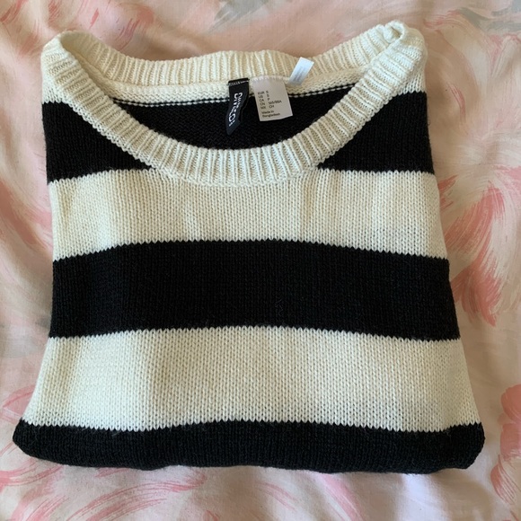 Black and white striped sweater - Picture 2 of 2